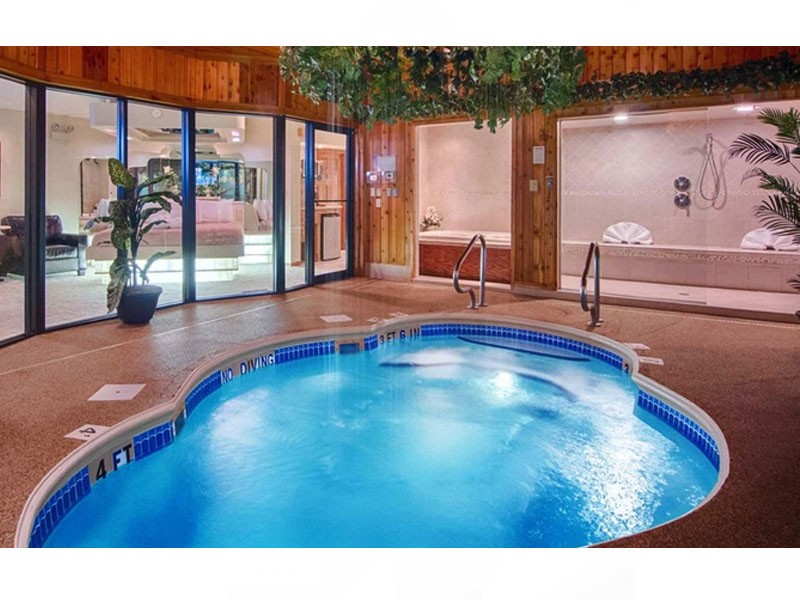 Sybaris Pool Resorts Suites Indianapolis