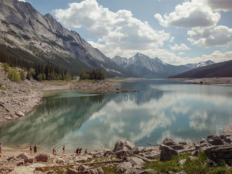 14 days Vancouver to Calgary Tour Package