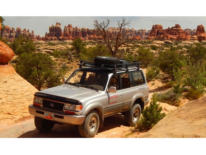Canyonland's Island in the Sky 4x4 Tour 4 Hours Package