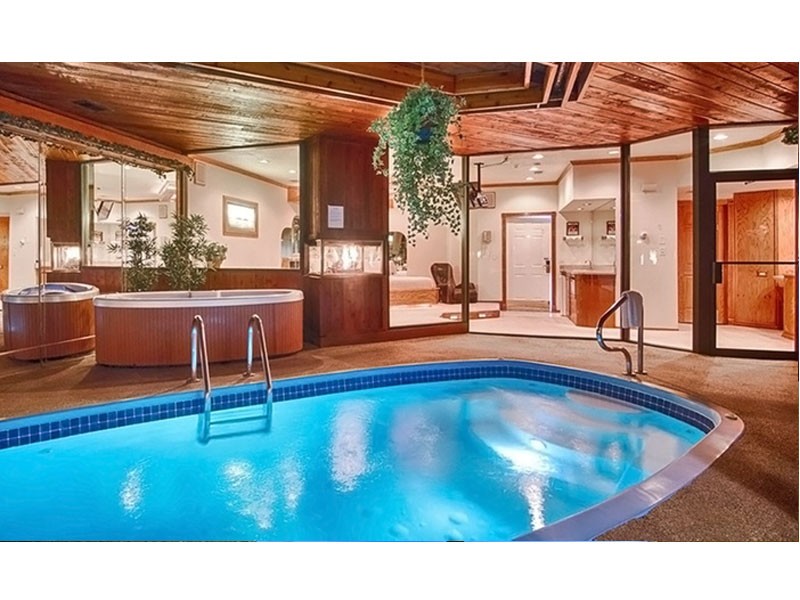Sybaris Pool Suites Mequon Mequon WI Tour Package