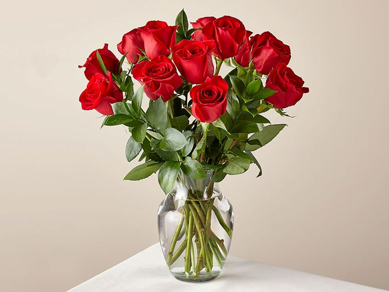 12 Red Roses With Vase