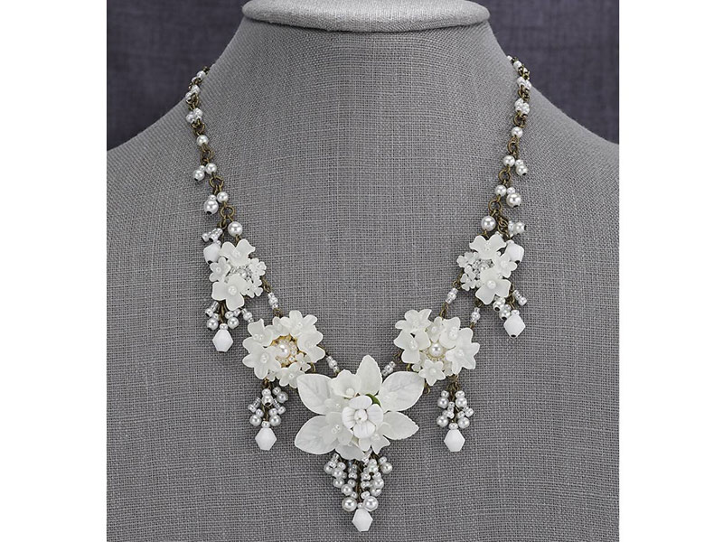 Women's White Flowers Statement Necklace