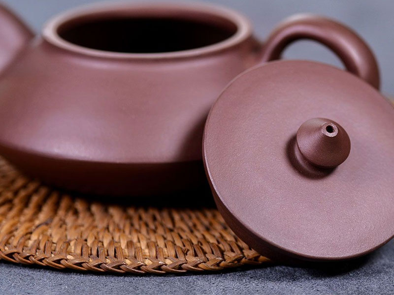 Qu Hu Yixing Zisha Teapot
