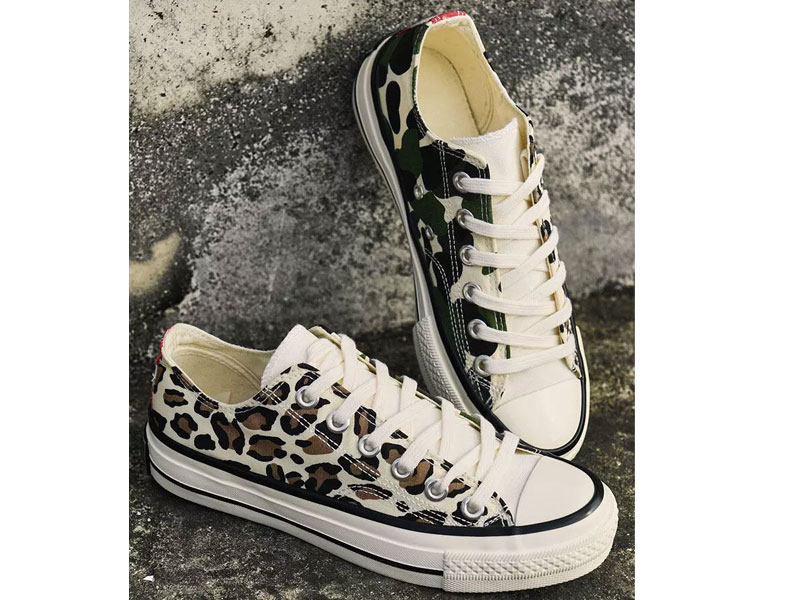 Women's Leopard Printed Lace Up Round Toe Flat Sneakers