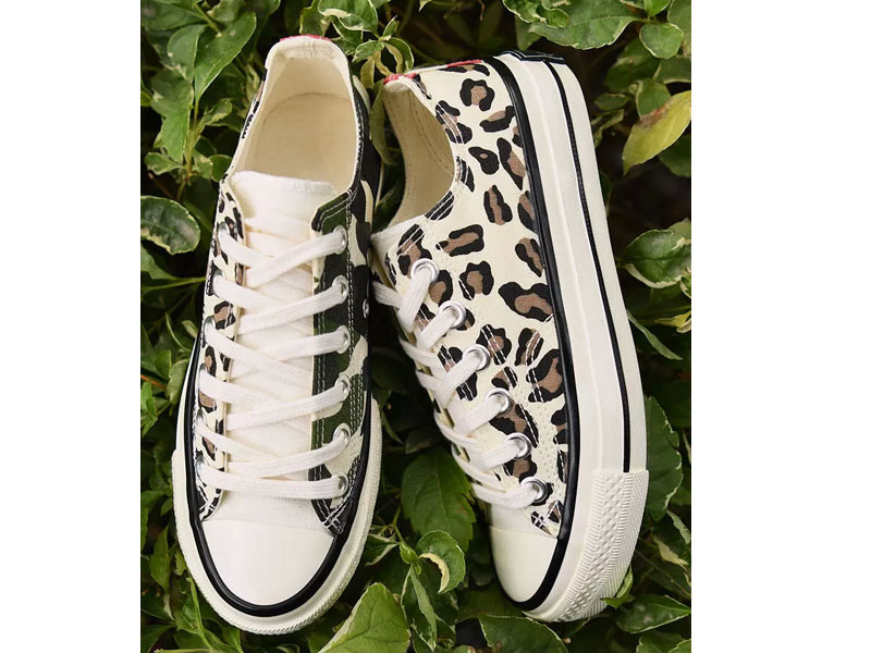 Women's Leopard Printed Lace Up Round Toe Flat Sneakers