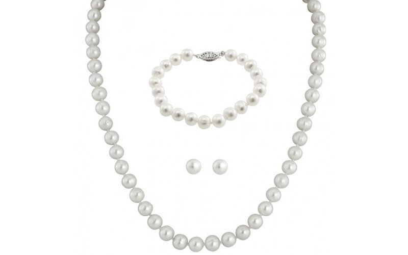 Bella Pearl White Freshwater Pearl Boxed Jewelry Set